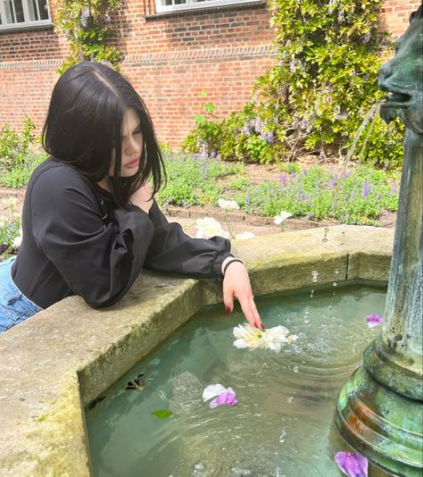 Sitting By Pool Pose, Water Fountain Photoshoot, Fountain Reference, Fountain Poses, Fountain Photoshoot, Hanukkah Art, 3d Reference, Pool Poses, Vienna Travel