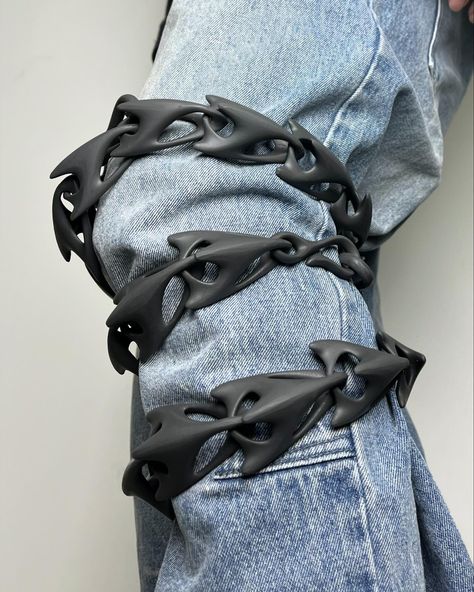 SPINE-A CHAIN MAX #accessories #jewelry #bracelet #ring #necklace #pendant #earings #futuristic #futuristicfashion #trouserchain Futuristic Accessories, Futuristic Jewelry, Wearable Tech, Futuristic Fashion, Bracelet Ring, Jewelry Bracelet, Accessories Jewelry, Necklace Pendant, Ring Necklace