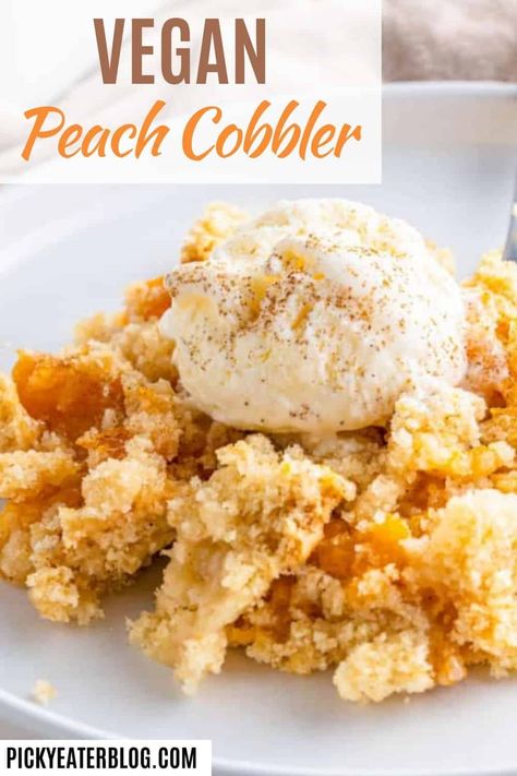 This vegan peach cobbler recipe is easy, fun to make, delicious, and so good! Perfect for summer fresh peaches! Vegan Cobbler, Healthy Peach Cobbler, Vegan Peach Cobbler, Vegan Lemon Bars, Fresh Peach Cobbler, Cobbler Recipes Easy, Vegan Peach, Vegan Crockpot, Cobbler Easy