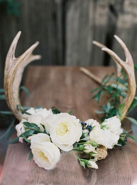 Floral antlers combine rustic beauty and your favorite flowers. You're the bride — so pick what you love most! Photo by Loblee Photography via Style Me Pretty Bridal Decor, Floral Antlers, Interior Boho, Wedding Table Decorations, Wedding Advice, Boho Bride, Rustic Wedding Decor, Wood Slices, Bohemian Wedding