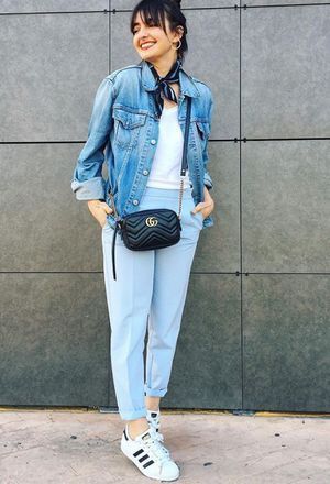 Style With Jean Jacket, How To Wear White Sneakers, Black Gucci Bag, Adidas Super Star, Blue Pants Outfit, Light Pants, Adidas Super, Light Blue Pants, Eggshell Blue