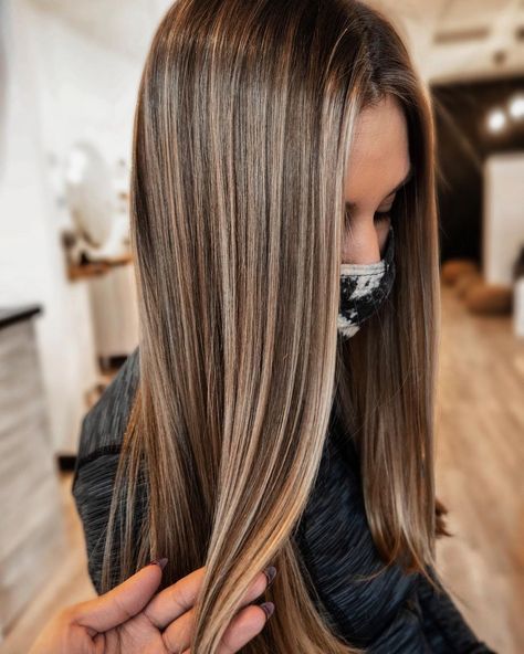 Explore must-try fall hair color trends for blondes in 2024 for a stunning look. 🍁✨ #FallHairColors #BlondeHairTrends #AutumnBlonde #BlondeInspo #SeasonalHair #ChicBlondeStyles #WarmBlondeShades #HairColorIdeas #FallBeauty #BlondeTransformation Straight Balayage, Iced Mocha, Brunette Hair With Highlights, Brown Hair With Blonde Highlights, Caramel Highlights, Brown Hair Balayage, Hair Color And Cut, Brown Hair With Highlights, Hair Color Balayage