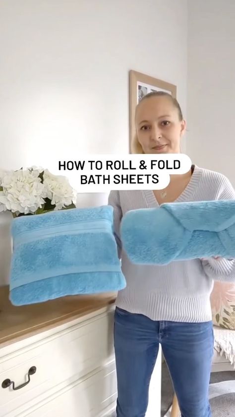 Fold Towels For Display, Best Way To Fold Towels, Fold Bath Towels, How To Fold Bath Towels, Folding Bath Towels, Hand Towel Folding, How To Roll Bath Towels, Towel Folding Ideas, Folding Towels