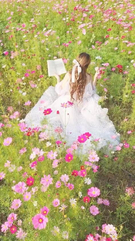 Empowerment Photography, Whimsical Photography, Feminine Photography, Chic Photography, Elegant Photography, Airy Photography, Beautiful Profile Pictures, Photography Themes, Dreamy Photography