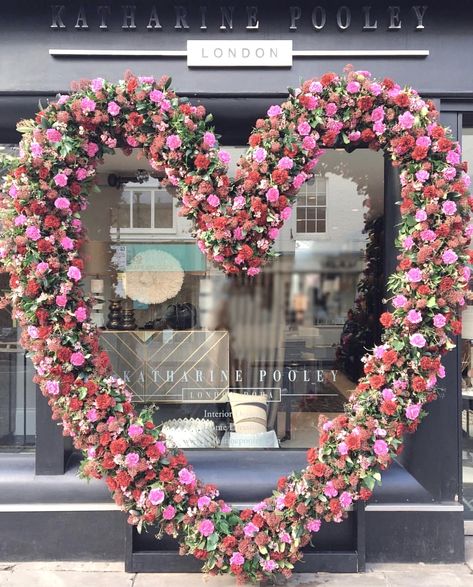 Love it or Hate It, Its Valentine's Day. I hate it. So Why am I writing about it? Because London looks so pretty in pink. Valentines Day Display, Sterling Roses, Valentines Window Display, Heart Shaped Wreaths, Social Pressure, Being Single, Valentine Decor, My Funny Valentine, Salou