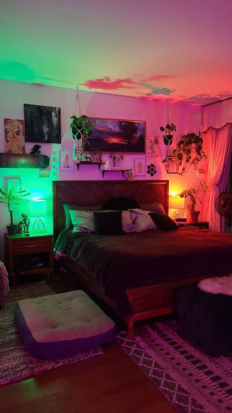 Couple Bedroom Ideas Aesthetic, Funky Room Decor Bedroom, Maximalist Apartment Bedroom, Halloween Home Decor Indoor, Aesthetic Bedroom Design, Decor Bedroom Aesthetic, Indoor Ideas, Decor Ideas Bedroom, Chill Room