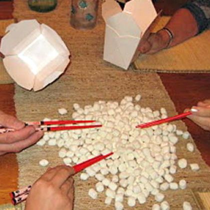 Marshmallow Activities, Christmas Games To Play, Thanksgiving Games For Adults, Teenager Party, Carnival Games For Kids, Christmas Games For Adults, Minute To Win, Christmas Games For Kids, Minute To Win It Games