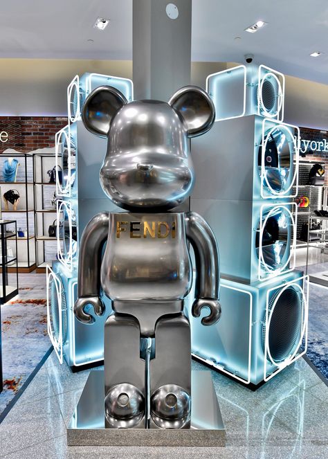 Check out the new Fendi boutique in Yorkdale, Toronto displaying the latest Men’s collection. Fendi Display, Quiet Man, Window Display Retail, Visual Merchandising Displays, Store Window Displays, Thinking Man, Toy Display, Shop Window Design, Exhibition Display