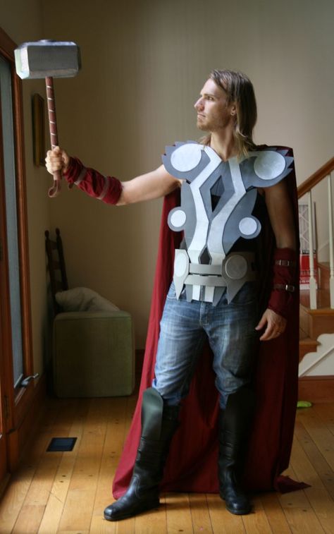 8yo wants to be Thor. I could do this instead of buying the cheap version. Thor Halloween Costume, Thor Halloween, Diy Superhero Costume, Costumes Faciles, Thor Costume, Thor Cosplay, Superhero Halloween, Cheap Halloween Costumes, Diy Kostüm