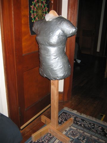 DIY Body Form Mannequin Diy, Duct Tape Dress, Custom Dress Form, Sew A Dress, Tape Ideas, Trendy Sewing, Body Form, Diy Dress, Duct Tape