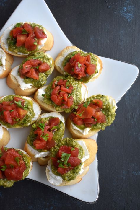 Tomato Pesto Cream Cheese Crostini are the perfect easy appetizer that are ready in just 15 minutes! They are great to serve at a party and will impress guests. www.nutritionistreviews.com #holiday #appetizer #easy #healthy #christmas #holidays Cream Cheese Crostini, Pesto Cream Cheese, Easy Crostini, Pesto Crostini, Appetizer Easy, Parsnip Fries, Christmas Dinner Recipes, Crockpot Mashed Potatoes, Cheese Crostini