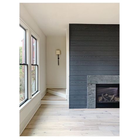 342 Likes, 22 Comments - pamsessions (@psessions) on Instagram: “Manchester living. #hedgewoodhomes #manchester #hedgewoodneighborhood #fireplace #oakpanelling…” Wall House Design, Fireplace Feature, Cozy Cottage Bedroom, Fireplace Feature Wall, Fireplace Facing, Mountain Condo, Cabin Fireplace, Reclaimed Flooring, Porch Addition