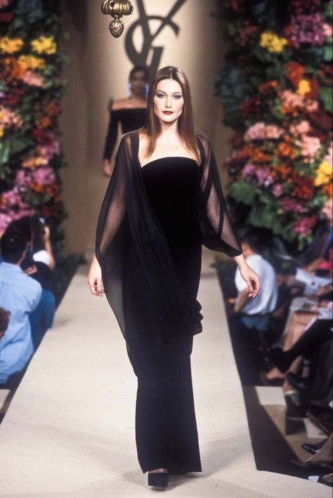 Ysl Runway, Gown Aesthetic, Ysl Dress, Yves Saint Laurent Haute Couture, Saint Laurent Haute Couture, Runway Gowns, Elegant Outfit Classy, Runway Fashion Couture, 90s Model