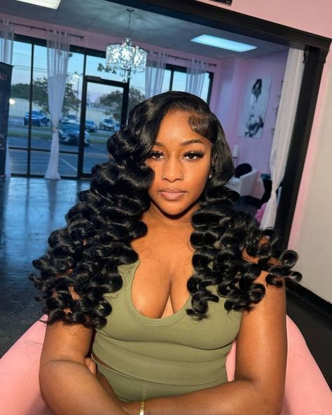 Side Part Install, Wand Curls On Weave, Frontal Wig Hairstyles, Sew In Hairstyles, Birthday Hairstyles, Curling Hair With Wand, Quick Weave Hairstyles, Birthday Hair, Frontal Hairstyles