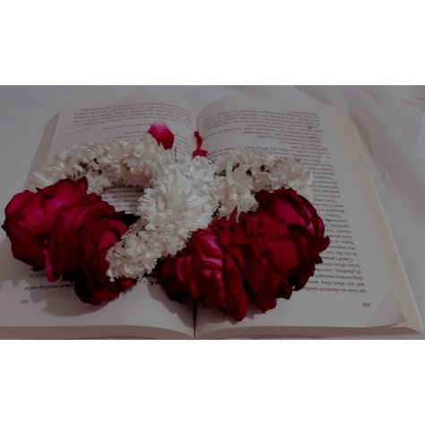 Gajra In Hands Aesthetic, Gajra In Hands Snapchat, Gajry Phool, Gajra In Hands, Smell Of Old Books, Books And Flowers, Eid Look, J Names, Wedding Flower Jewelry