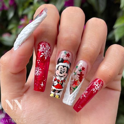 Christmas Nails Drawing, Matthew Contreras, New Years Eve Nail Art, Nails Art Christmas, New Years Eve Nail, Best Christmas Nails, Christmas Nails Art, Nail Art Designs 2023, Disney Christmas Nails