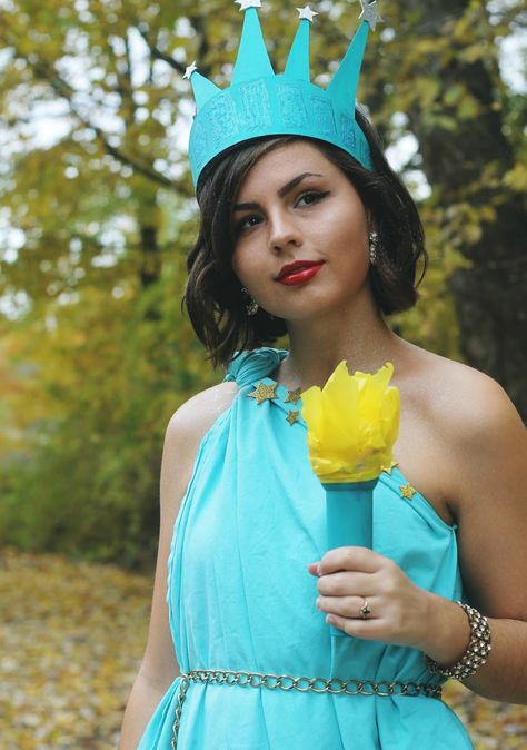 Halloween 2015: DIY Statue of Liberty Costume! | Lauren Pfieffer Diy Statue Of Liberty Costume, Diy Statue Of Liberty, Lady Liberty Costume, Diy Statue, Statue Of Liberty Torch, Statue Of Liberty Costume, Statue Of Liberty Crown, Liberty Torch, Brooklyn Fashion