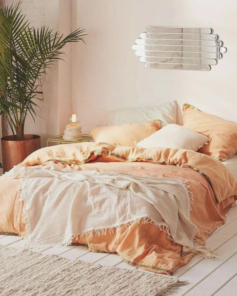 Yes to this Peachy Coral Bedroom inspo! Definitely colors we are digging this Spring Peach Bedroom, Dekorasi Kamar Tidur, Gorgeous Bedrooms, Bedroom Decorating Ideas, Bedroom Decorating, White Room, Pink Bedroom, Dream Bedroom, Minimalist Bedroom