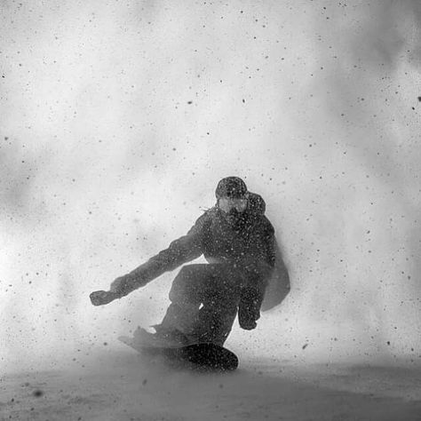 Snowboard Pictures, Photo Ski, Snowboard Aesthetic, Skiing Photography, Snowboarding Pictures, Snowboarding Photography, Snowboarding Aesthetic, Snow Surfing, Snowboarding Trip