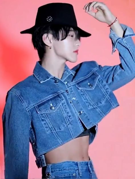 Kpop Crop Top, Male Crop Top, Seventeen Hoshi, Body Weight Leg Workout, Seventeen Going Seventeen, Seventeen Magazine, Seventeen Debut, Hoshi Seventeen, Seventeen Wallpapers