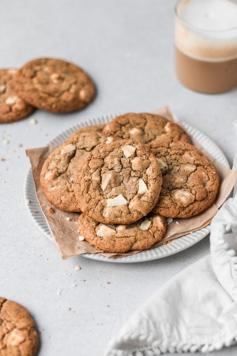 With an espresso flavored dough and scattered bits of velvety white chocolate, these cookies are perfect for the coffee lover in your life. Espresso Cookies, Espresso Cookie, White Cookie, Sugar Pie, Coffee Cookies, Choc Chip Cookies, Chocolate Espresso, Vanilla Latte, Cute Desserts