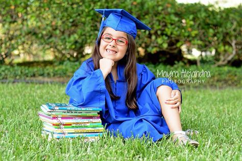 Kinder Graduate Session|Mayra Alejandra Photography|Brownsville, Tx Kindergarten Graduation Ideas Pictures, Kindergarten Graduation Ideas, Kindergarten Graduation Pictures, Vpk Graduation, Kindergarden Graduation, Preschool Graduation Party, Elementary Graduation, Kindergarten Photos, Kindergarten Graduation Party