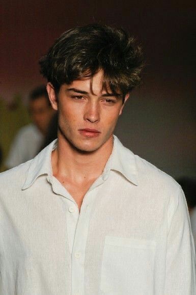 francisco lachowski Chico Lachowski, 90s Hairstyles Men, Francisco Lachowski, 90s Hairstyles, The Perfect Guy, Aesthetic Guys, Pretty Men, Ponytail Hairstyles, Haircuts For Men