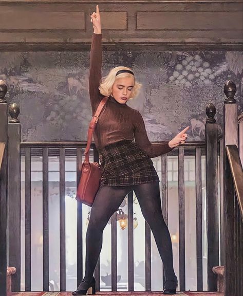 Kiernan Shipka Sabrina Outfits, Sabrina Spellman Shoes, Megancore Outfits, The Chilling Adventures Of Sabrina Spellman Outfit, Sabrina Spellman Outfit Inspiration, Sabrina Spellman Fashion, Sabrina Spellman Outfit 90s, Chilling Adventures Of Sabrina Outfits, Sabrina Spellman Aesthetic