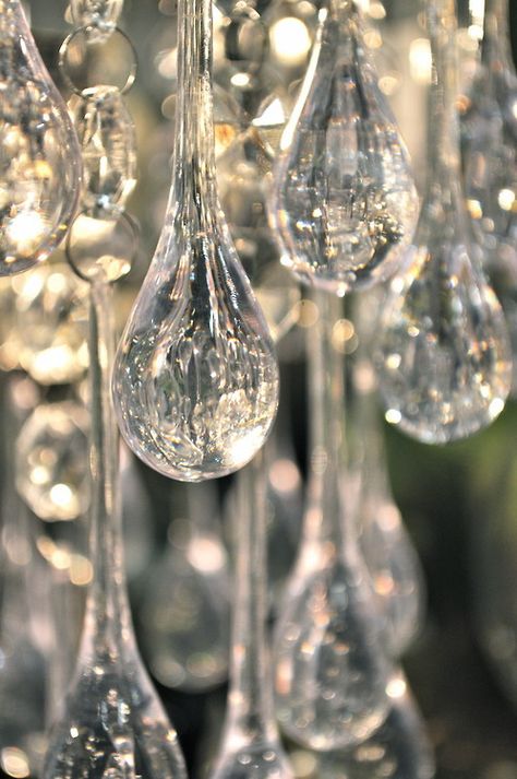 рjʍ Crystal Chandeliers, Dew Drops, Water Glass, Water Droplets, Prisms, Rain Drops, Macro Photography, White Christmas, Wine Glasses