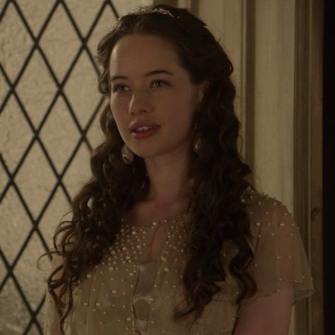 Lady Lola-Reign "The Darkness" - Season 1, Episode 15 Lola Reign Icon, Anna Popplewell Aesthetic, Anna Popplewell Reign, Lady Lola Reign, Lola Reign, Hyacinth Bridgerton, Susan Pevensie, Royalty Core, Anna Popplewell