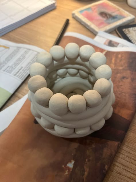 Coil Vessels Ceramics Ideas, Clay Coil Pots Simple, Coil Pot Ideas Ceramics Easy, Coil Pinch Pot Ideas, Types Of Coils Clay, Handmade Clay Pots Ideas, Cute Coil Pot Ideas, Easy Coil Pots, Easy Coil Pottery Ideas