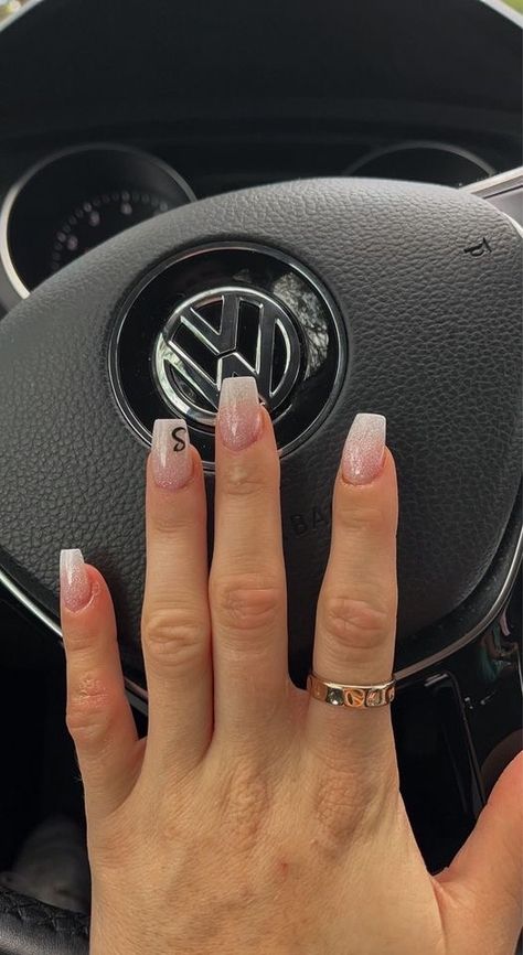 Trendy Nails With Initial, Letter S On Nails Initials, Acrylic Nails With An S Initial, Nails With Letter S Initial, Short Gel Nails With Initial, Cute Nails With Boyfriends Initial Short, Nails With Small Initial, Manicure With Initials, Nails S Initial