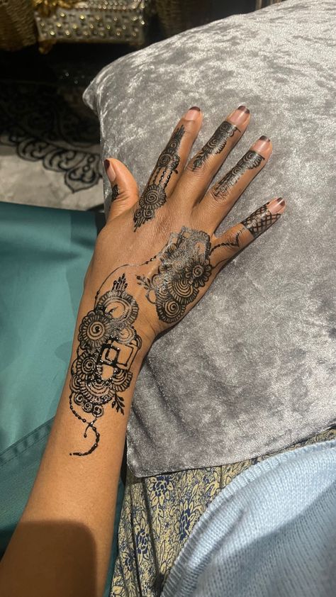 Henna Styles, Cute Henna Tattoos, Henna Style Tattoos, Henna Inspo, Pretty Henna, Henna Nails, Henna Inspired Tattoos, Cute Henna, Henna Tattoo Designs Hand