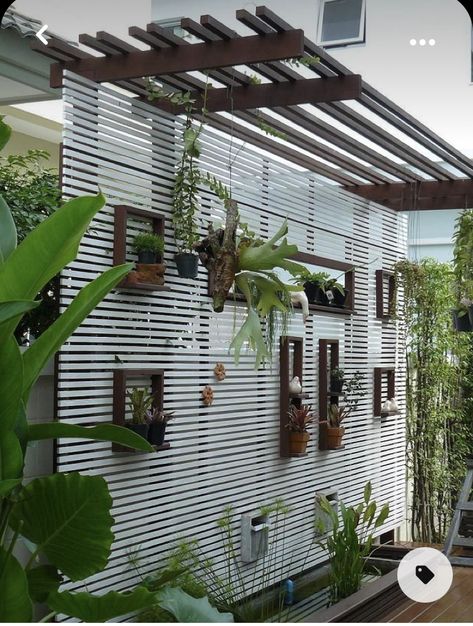 Design Per Patio, Terrace Gardening, Kolam Koi, نباتات منزلية, Vertical Garden Diy, Garden Design Layout, Patio Wall, Apartment Patio, Vertical Gardens