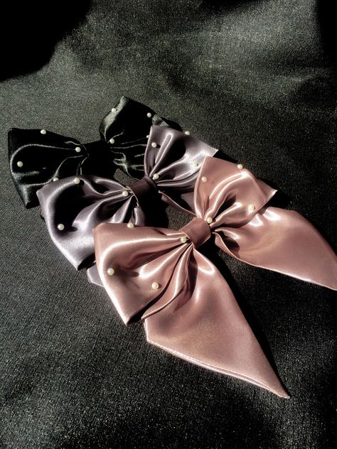 Hair Bows Diy Ribbon, Satin Hair Bow, Girls Hair Bows Diy, Diy Hair Scrunchies, Hair Bow Clips, Diy Hair Accessories Ribbon, Ribbon Crafts Diy, Handmade Scrunchie, Bows Diy Ribbon