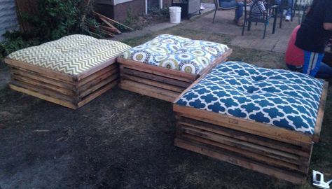 Pallet ottomans!! Pallet Board Ottoman, Make An Ottoman, Pallet Ottoman, Diy Ottoman, Ottoman Furniture, Pallet Boards, Diy Pool, Diy Artwork, Pallet Outdoor