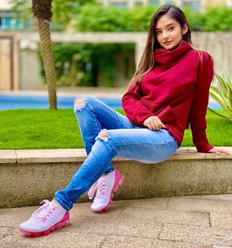 Anushka Sen on Instagram: “But I got smarter, I got harder in the nick of time 🌸 . Jeans: @ymijeans #YMIPERFORMANCE #YMI” Anushka Sen New Pics, Stylish Jeans Top, Anuska Sen, Teen Actors, Pic Poses, Anushka Sen, Jannat Zubair, Teen Celebrities, Photography Pics