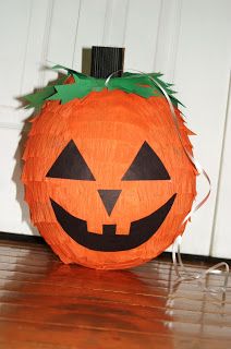 Make A Pinata, Halloween Piñatas, Homemade Pinata, Halloween Pinata, Pumpkin Patch Party, Piñata Ideas, Diy Pinata, Lining Up, Halloween Party Games