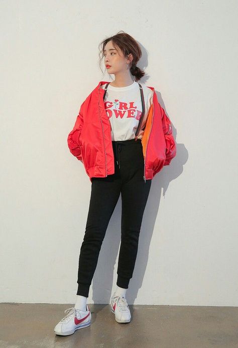 Jacket Reference, People Poses, Female Pose Reference, Seoul Fashion Week, Model Inspo, Punk Outfits, Girl Inspiration, Pose Reference Photo, Female Poses