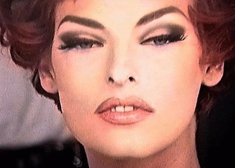 Linda Ev. Vogue Makeup, 90s Makeup Look, Drag Make-up, 90s Makeup, Models 90s, 90s Supermodels, 90s Models, Linda Evangelista, Pretty Makeup