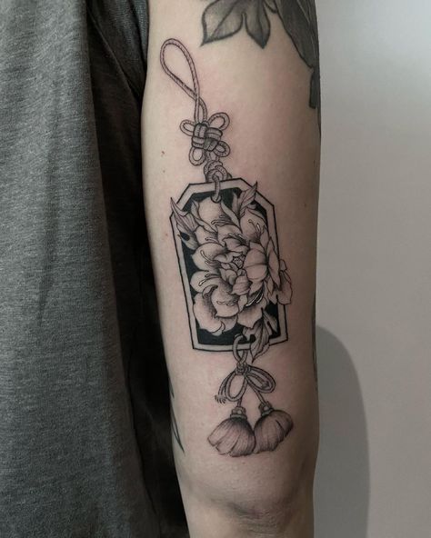 Heather Cheung Tattoos on Instagram: “Omamori I did a while back @tiifffany thank you so much! #omamoritattoo #omamori #japanesetattoo #chrysanthemum #blacktraditional…” Omamori Tattoo, Fine Line Tattoo Designs, Line Tattoo Designs, Fine Line Tattoo Ideas, Cover Up Tattoos For Women, Pikachu Tattoo, Oni Tattoo, Charm Tattoo, Koi Tattoo Design