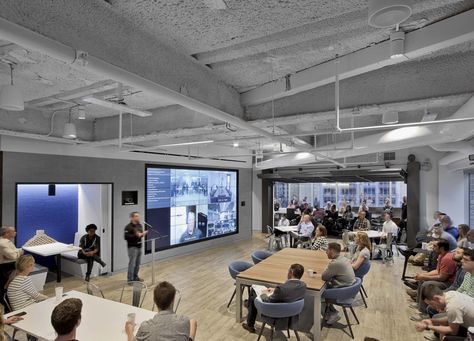 M Moser Associates Blackstone All Hands Space *no rights to this photo Student Hotels, Meeting Hall, Office People, Traditional Desk, Multifunctional Space, Flexible Space, Office Entrance, Exhibition Booth Design, Midtown Manhattan