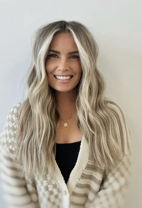 Hair Halo Extensions, Hair Extensions Halo, Ashy Blonde Hair, Hair Halo, Perfect Blonde Hair, Bright Blonde Hair, Halo Extensions, Summer Blonde Hair, Dark Blonde Hair Color