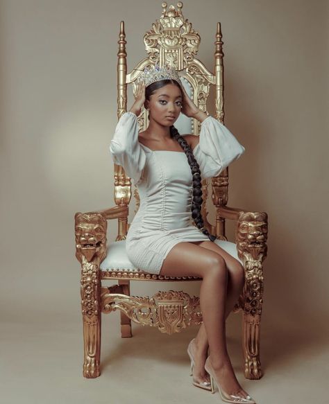 Throne Birthday Photoshoot, Royal Birthday Photoshoot Ideas, Sophisticated Birthday Photoshoot, Birthday Photoshoot Ideas Sweet 16 Outfits, Formal Birthday Photoshoot, All White Birthday Photoshoot, Queen Birthday Photoshoot, Birthday Photoshoot Dress Ideas Outfit, Royalty Photoshoot Ideas