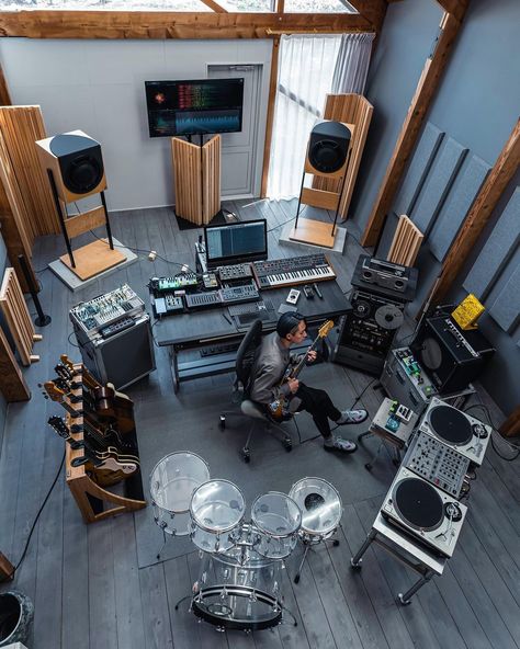 Music Workstation, Audiophile Room, Record Studio, Drum Room, Home Studio Ideas, Home Music Rooms, Music Studios, Recording Studio Design, Recording Studio Home