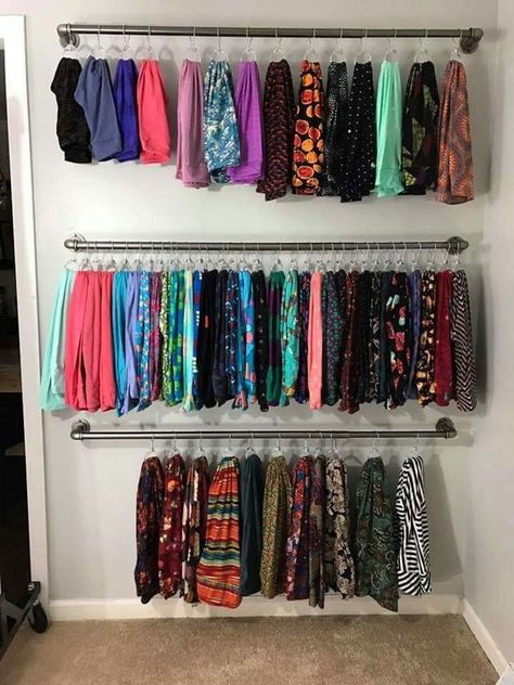 Tudung Organisation, Room With No Closet Ideas, Diy Kast, Diy Clothes Rack, Clothing Store Interior, Clothing Store Design, No Closet Solutions, Closet Remodel, Boutique Decor