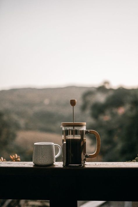 French Press Coffee Maker, I Drink Coffee, Dark Roast Coffee, Enjoy Coffee, French Press Coffee, Coffee Uses, Coffee Culture, Coffee Photography, Aesthetic Coffee