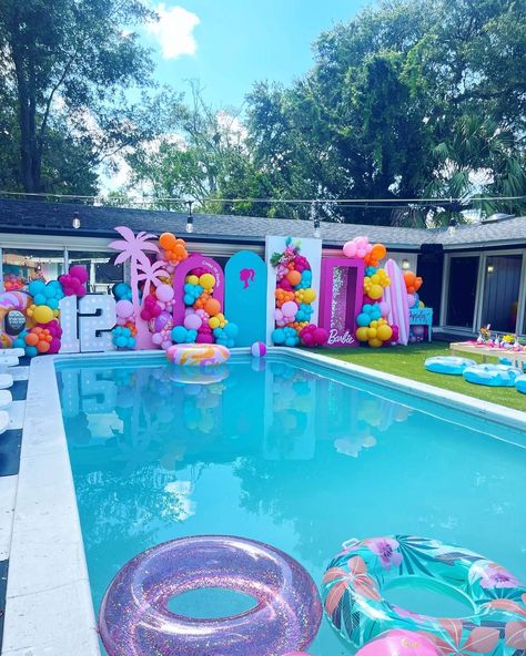 Barbie Birthday Pool Party Ideas, Pool Party Girl Birthday, Malibu Barbie Pool Party Ideas, Barbie Birthday Decor, Malibu Barbie Pool Party, Malibu Barbie Party, Barbie Swim Party, Barbie Pool Party Ideas, Barbie Malibu Birthday Party