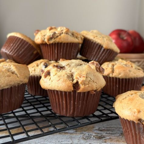 Apple Date Muffins Muffin Apple, Recipe With Dates, Oat Carrot Cake, Apple Muffin Recipe, Apple Banana Muffins, Apple Muffin, Date Muffins, Muffin Flavors, Apple Muffin Recipes