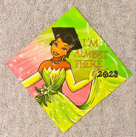 Graduation Cap Designs Green, Princess Tiana Grad Cap, Princess And The Frog Cap Decoration, Tiana Graduation Cap, Princess Tiana Graduation Cap, Princess And The Frog Graduation Cap, Senior Year Diy, Teacher Graduation Cap, Creative Graduation Caps